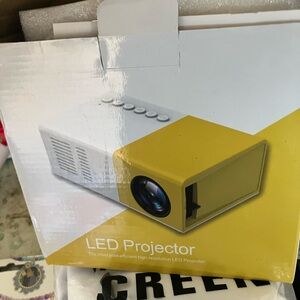 White Projector Screen